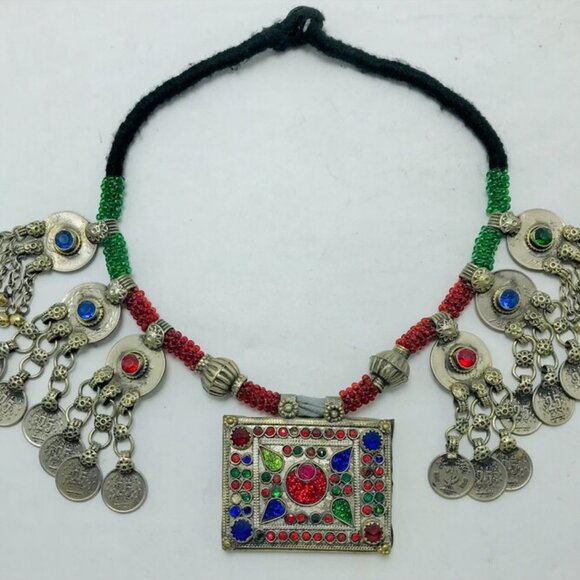 Green and Red Beaded Necklace With Vintage Coins and Big Pendant Antique Tribal - Picture 8 of 12